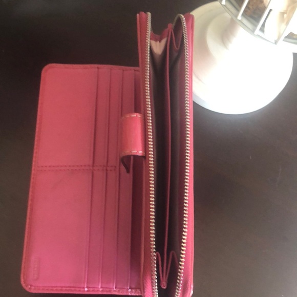 Coach Signature Wallet - Picture 4 of 4